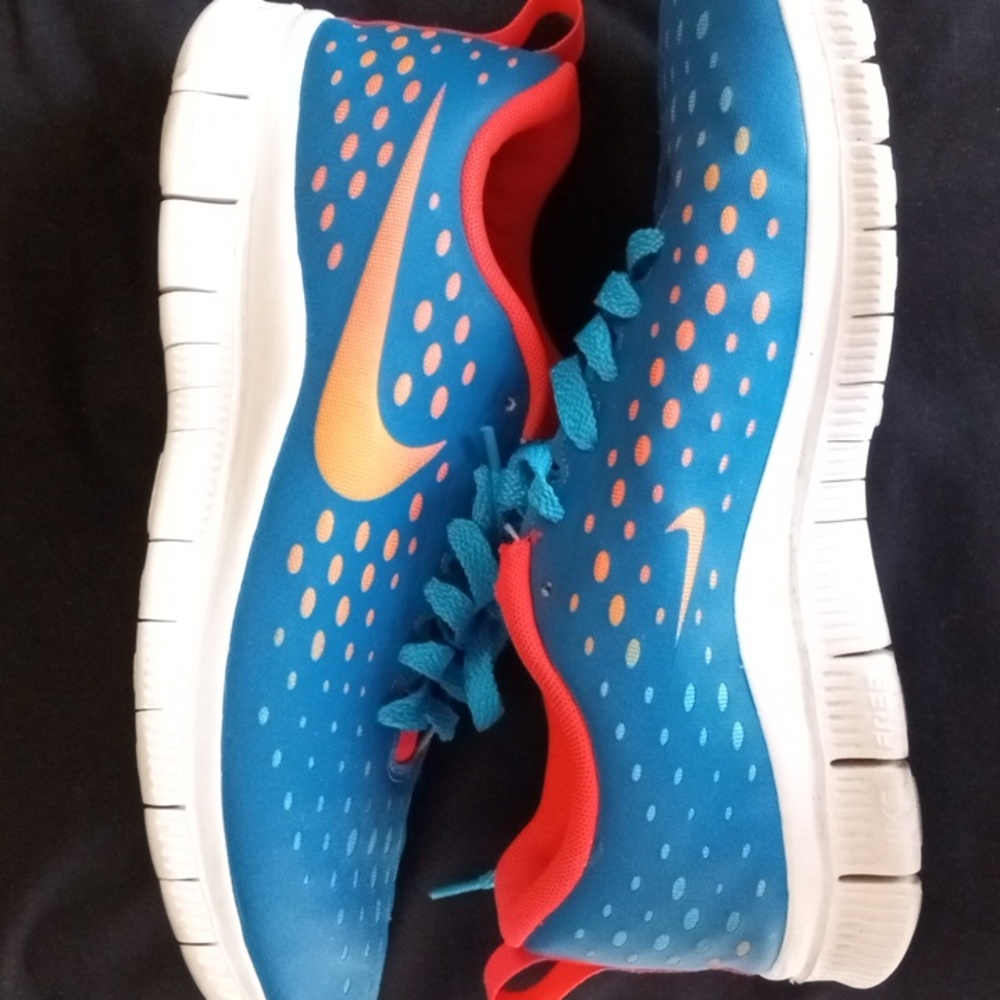Shoes 👟 - Picture 3 of 4